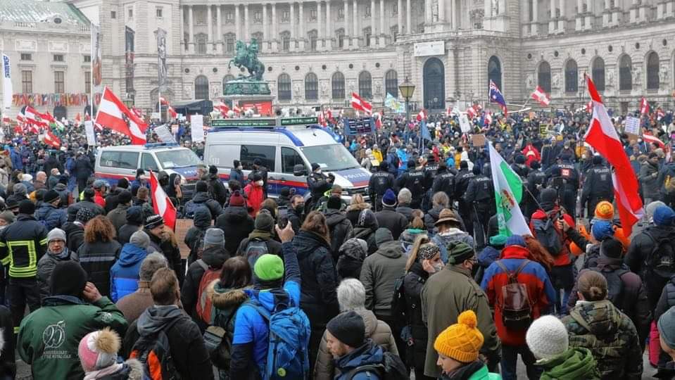 Kitsune_in_VA's tweet photo. #Austriaprotest today. #Vienna made us proud. They estimated 150,000 people were there, if not more. https://t.co/tj3oZVeqIi