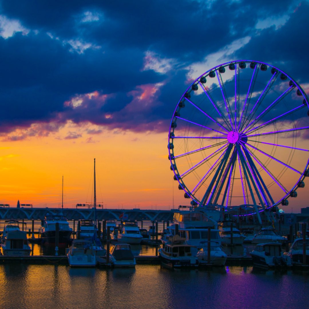 CapitalWheel's tweet photo. Welcome to @NationalHarbor @YahooFantasy! Weβre celebrating the #YahooFantasyChamps in wheel style! #yahoofantasyfootball #thisishowyouharbor https://t.co/hcw3bLzvcN