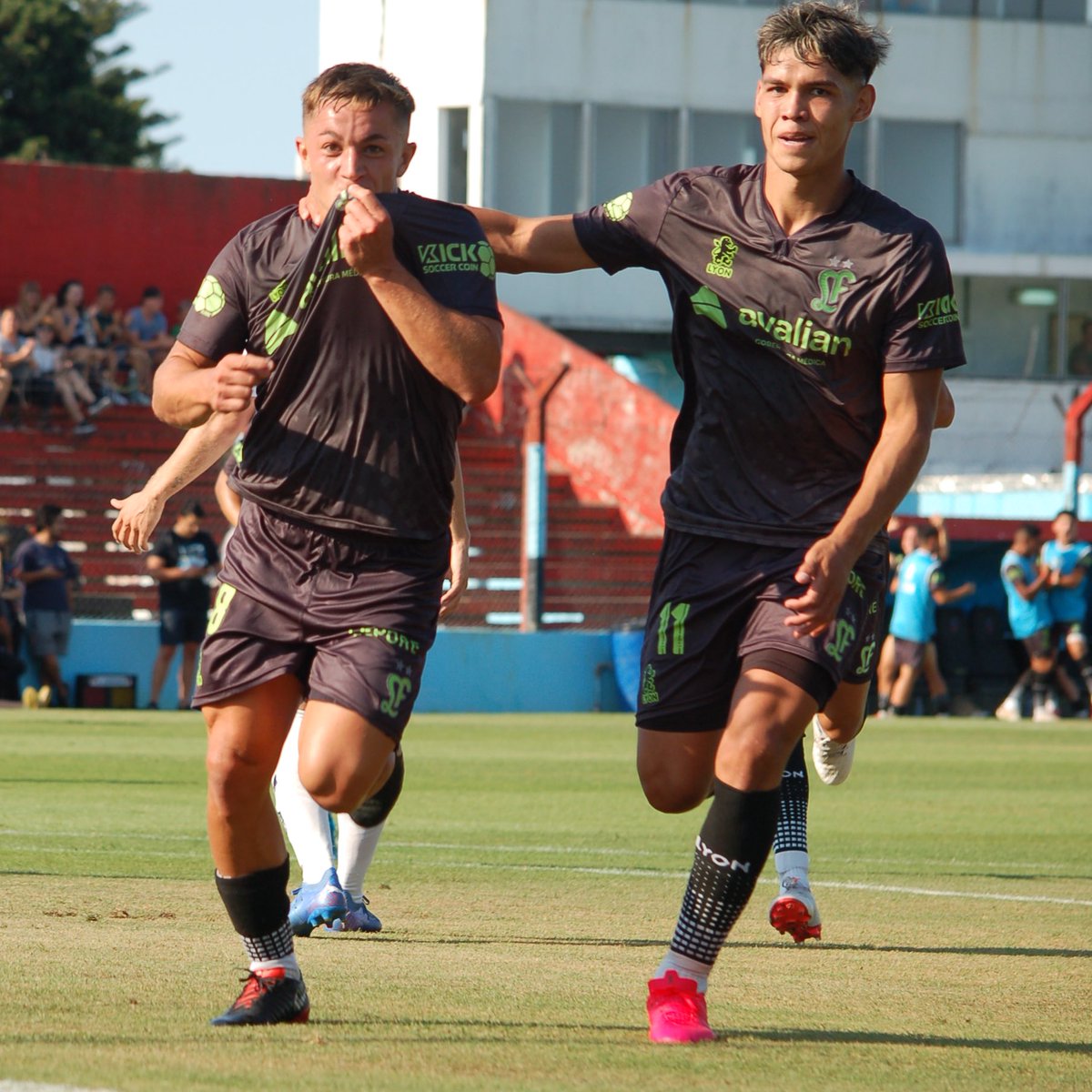 🙌 ¡GRITALO, SANTI!

Con un golazo de Scacchi, los pibes de Ferro derrotan 1-0 a Quilmes en 30 minutos del primer tiempo

¡DALE MUCHACHOS! 💚