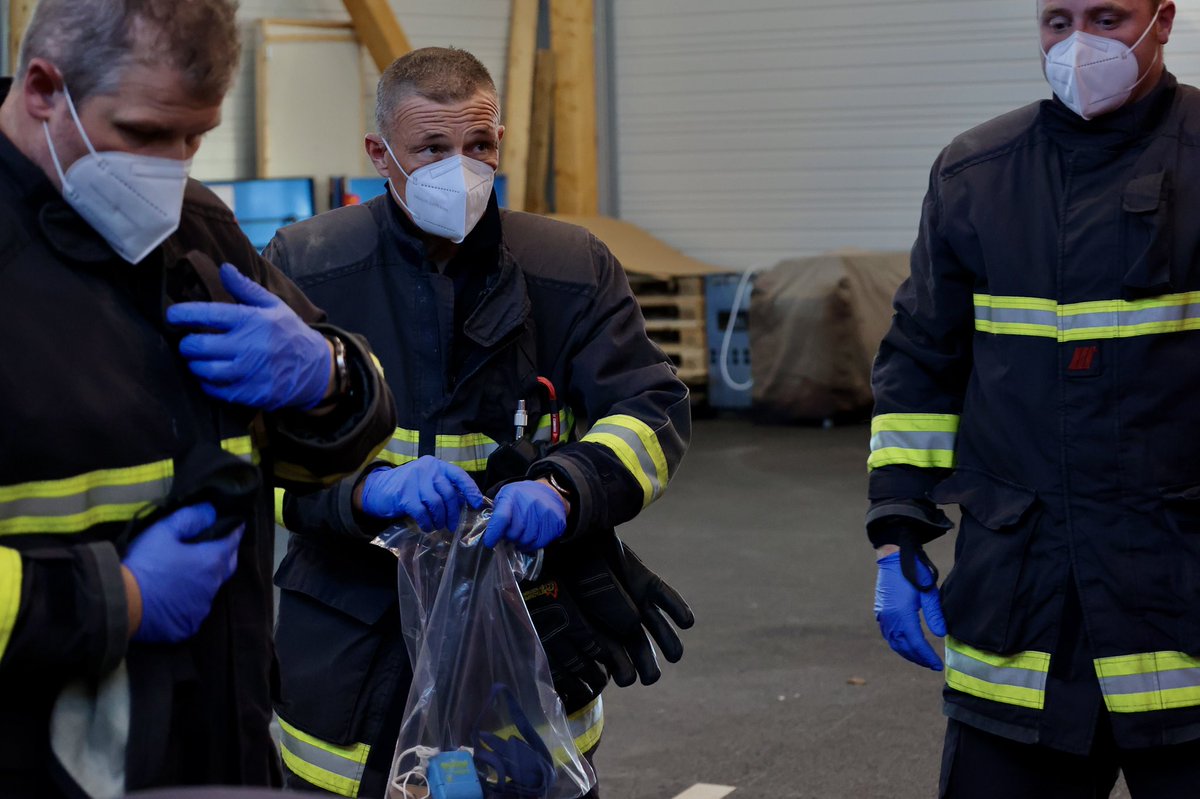 SDIS51's tweet photo. 🚨 Le 1er #test du #camion de remise en condition du personnel (CRCP) s’est déroulé ce jour au sein du #centredesecours de Tours-sur-Marne, avec la mise en place du #protocole de #réhabilitation, suite à un #incendie🔥, de niveau III important nécessitant un #nettoyage à l’eau 💦 https://t.co/FDdiRhCM9c
