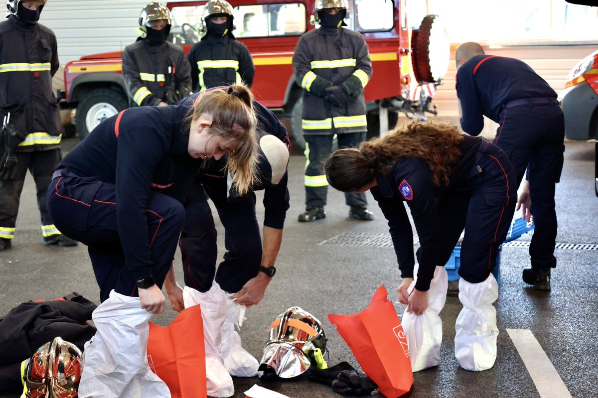 SDIS51's tweet photo. 🚨 Le 1er #test du #camion de remise en condition du personnel (CRCP) s’est déroulé ce jour au sein du #centredesecours de Tours-sur-Marne, avec la mise en place du #protocole de #réhabilitation, suite à un #incendie🔥, de niveau III important nécessitant un #nettoyage à l’eau 💦 https://t.co/FDdiRhCM9c