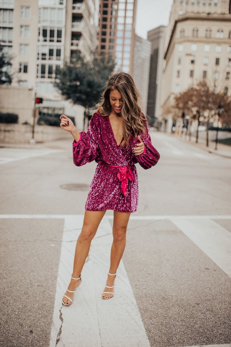 madameracine's tweet photo. Candidate 1 - Natacha Adangnitode - sa tenue aurait été superbe avec des sandales à talons argentés, elle aurait ainsi réussi son look disco à la perfection #QLPB #qlpb5 https://t.co/bvJS27k1j2
