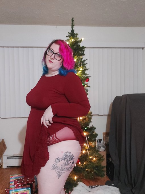 The whole shoot will be on my VIP onlyfans on Christmas or you can pay me $10 on my free page or on cashapp