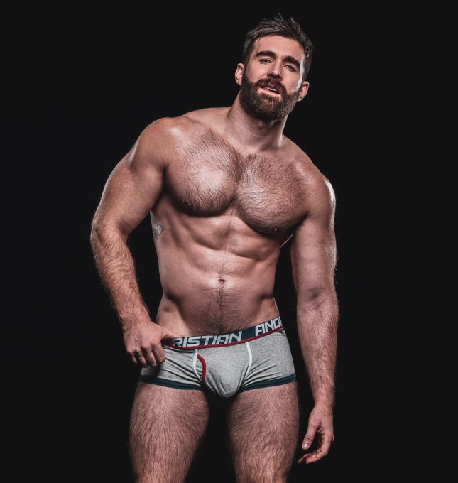 This Hottie ? @TheOnlyWoodyFox by @PaulJamnicky https://t.co/GiK6hulLCm Exclusive! 
.
.
@hotfitmenonly