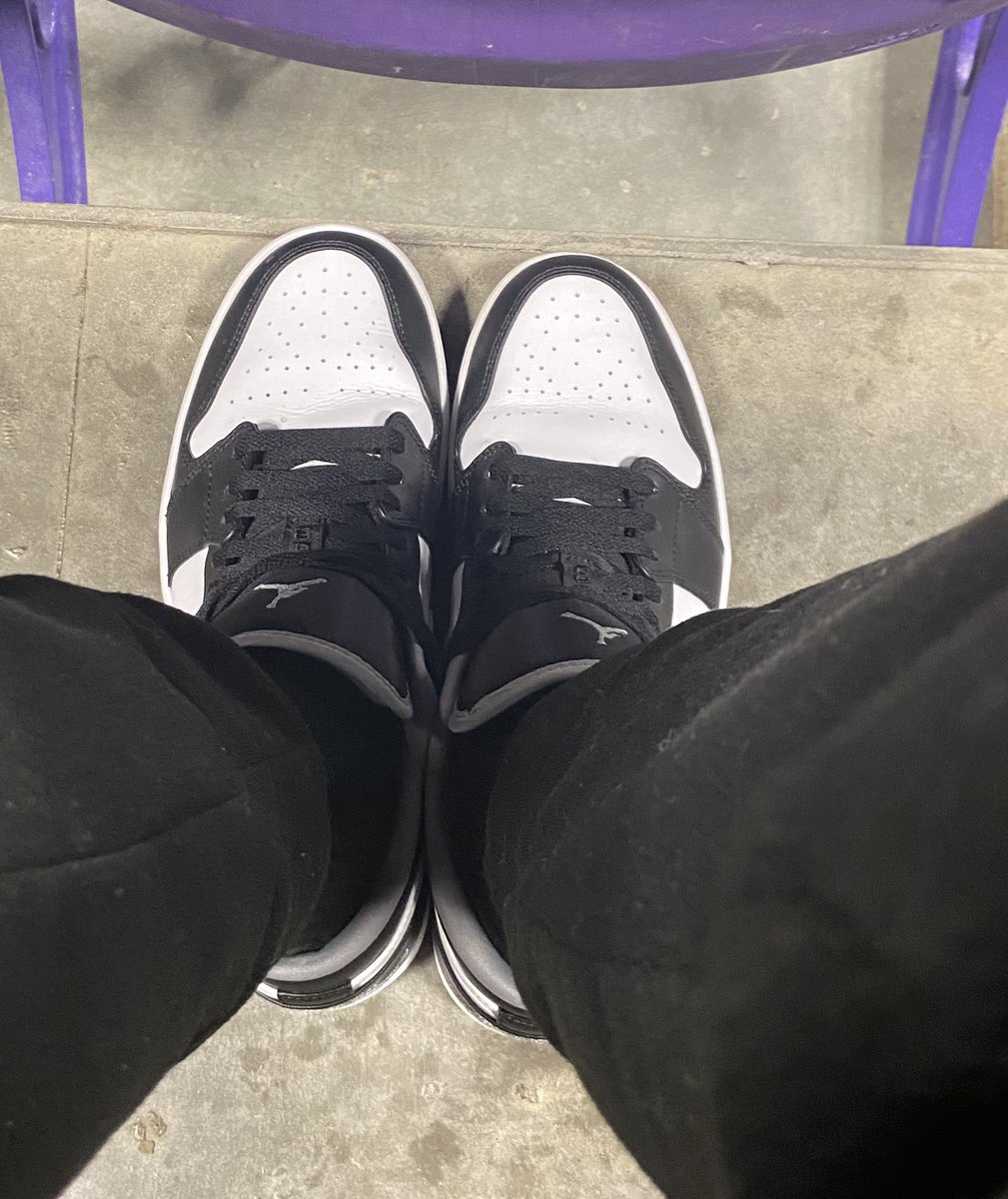 MatthewNash099's tweet photo. I’ve developed a serious new fear in public places and it’s someone stepping on and scuffing my J’s!!!! #nottooclose https://t.co/wB1AUzzFUw