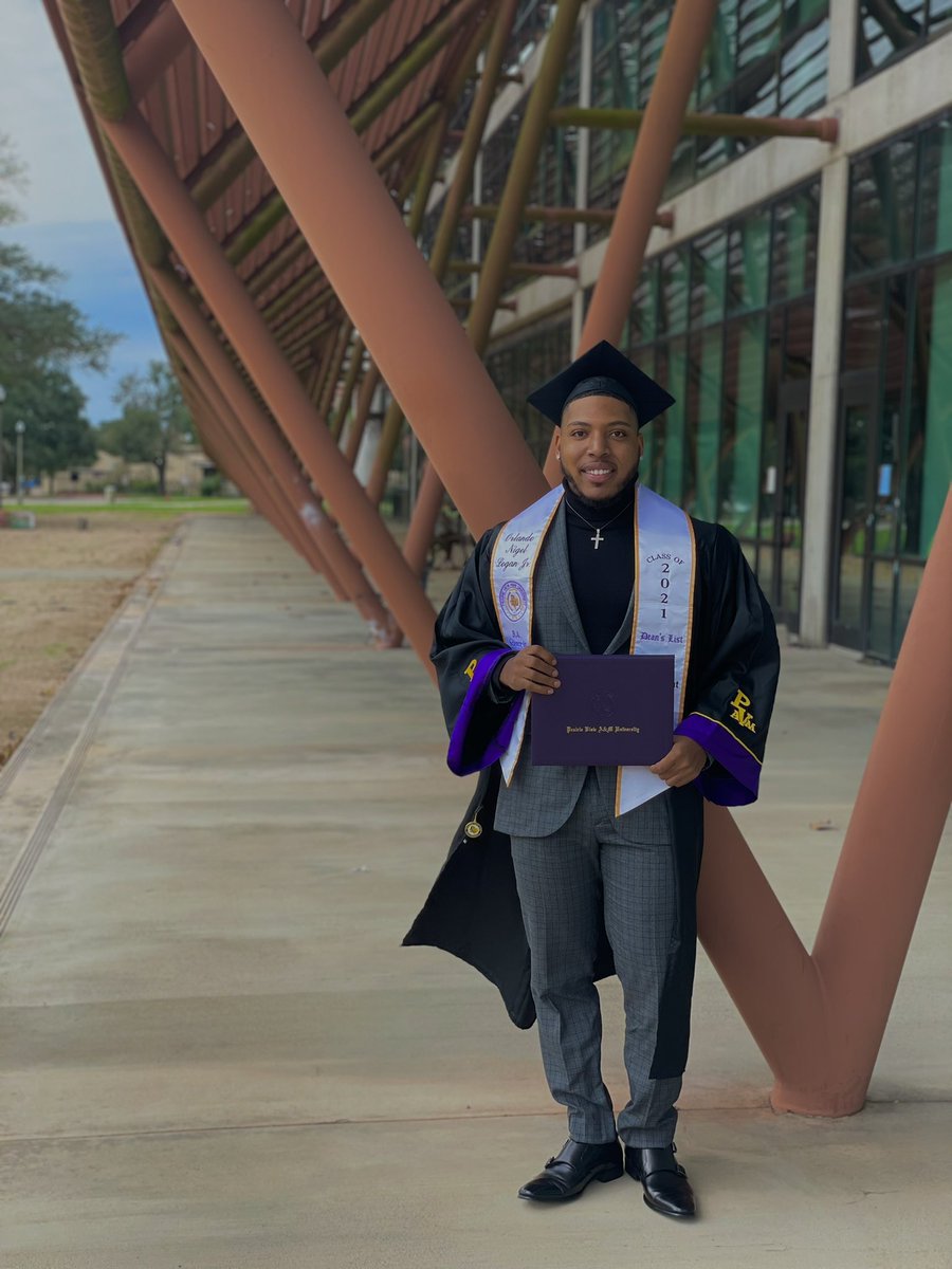 likelando's tweet photo. Today I graduated with a B.A. of Science in Architecture. Feeling extremely ✨BLESSED✨ to be surrounded by family and friends who have been apart of this long journey. #classof2021 💛💜 #pvamu21 https://t.co/DQY5cMOXxE