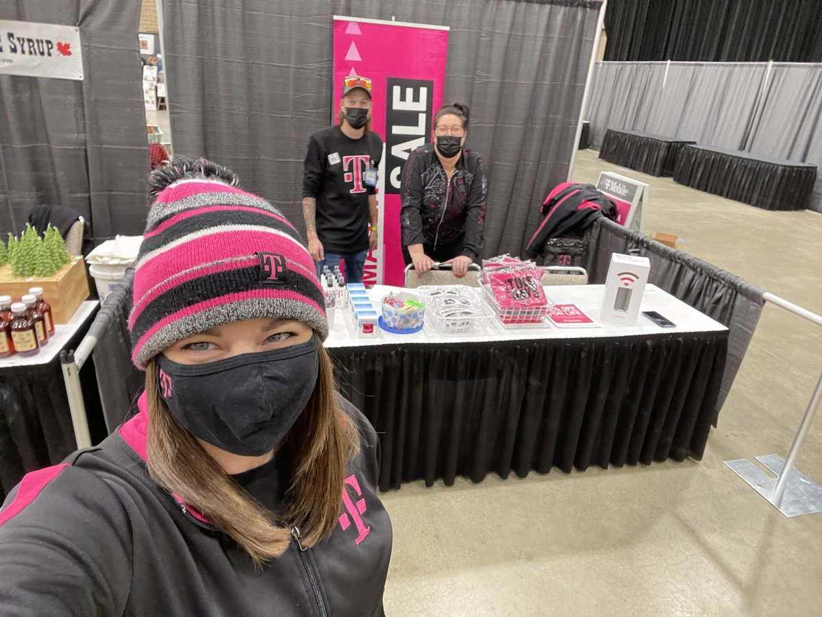 Representing @tmobileforbusiness and hanging out with @TMoTruck_SE_MN at <a href="/Local_Feast/">FEAST!</a>. Come say hi to <a href="/PaigeMagenta/">Paige Overby</a> and check out some awesome local vendors and our today only deals.