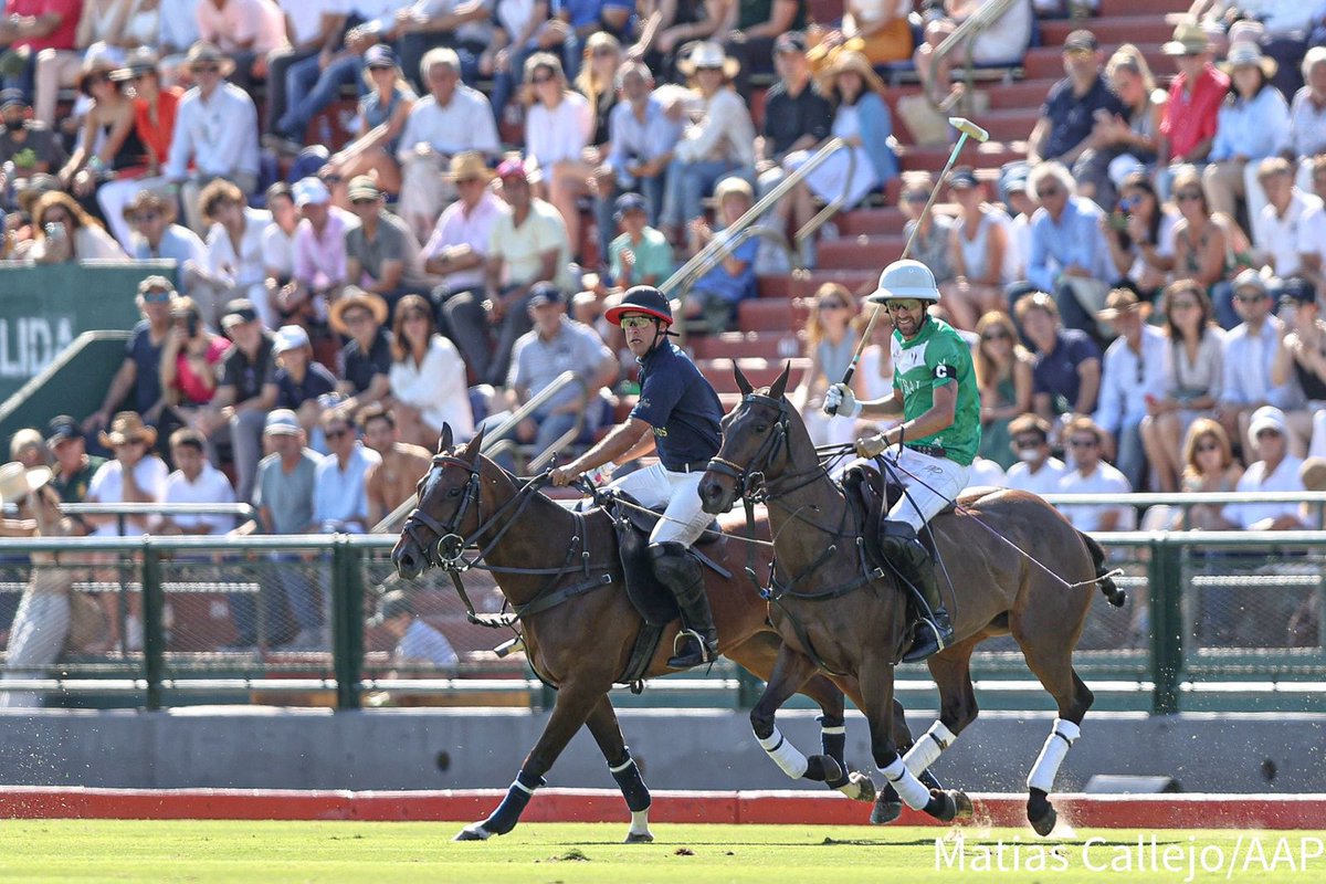 Asoc. Arg. de Polo (@asocdepolo) on Twitter photo #128AbiertoArgentinoHSBC
#LaFinal
Final del cuarto chukker: La Dolfina 5 (Alejandro Muzzio), La Natividad 9 (Camilo Castagnola x2 penales y Bartolomé Castagnola -h-).
Foto: <a href="/MatCallejo/">Matias Callejo</a> #128AbiertoArgentinoHSBC
#LaFinal
Final del cuarto chukker: La Dolfina 5 (Alejandro Muzzio), La Natividad 9 (Camilo Castagnola x2 penales y Bartolomé Castagnola -h-).
Foto: <a href="/MatCallejo/">Matias Callejo</a>