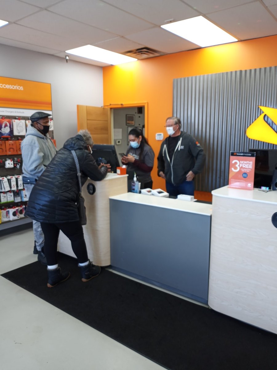 Busy early afternoon at Mobile One Wireless 889 Arcade St doing Side by Side selling with Reyna!!  Reyna does a great job!  #marceconation <a href="/KarlaOre17/">Karla Ore</a> <a href="/marcecosteve/">Steve Marvicsin</a> <a href="/RyanMaierMN/">Ryan Maier</a>