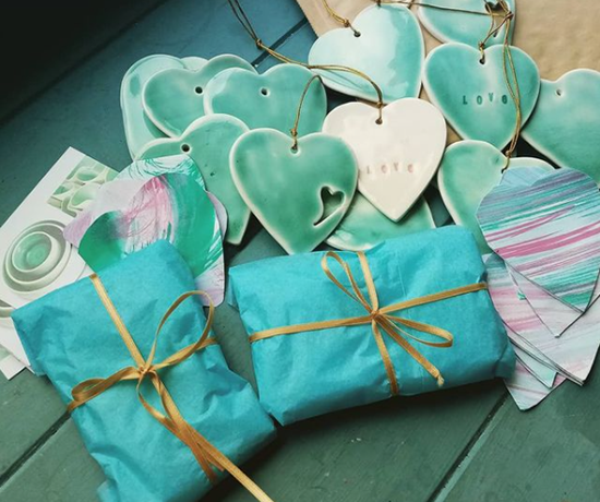 Limerick_ie's tweet photo. Let us help you get Christmas all wrapped up! We've put together our picks of the best Christmas gifts for the ladies in your life, all available to buy right here in Limerick! 💚 https://t.co/vNLpOC2C5Z
#ChristmasInLimerick #ShopLimerick https://t.co/KskOl87rZ8
