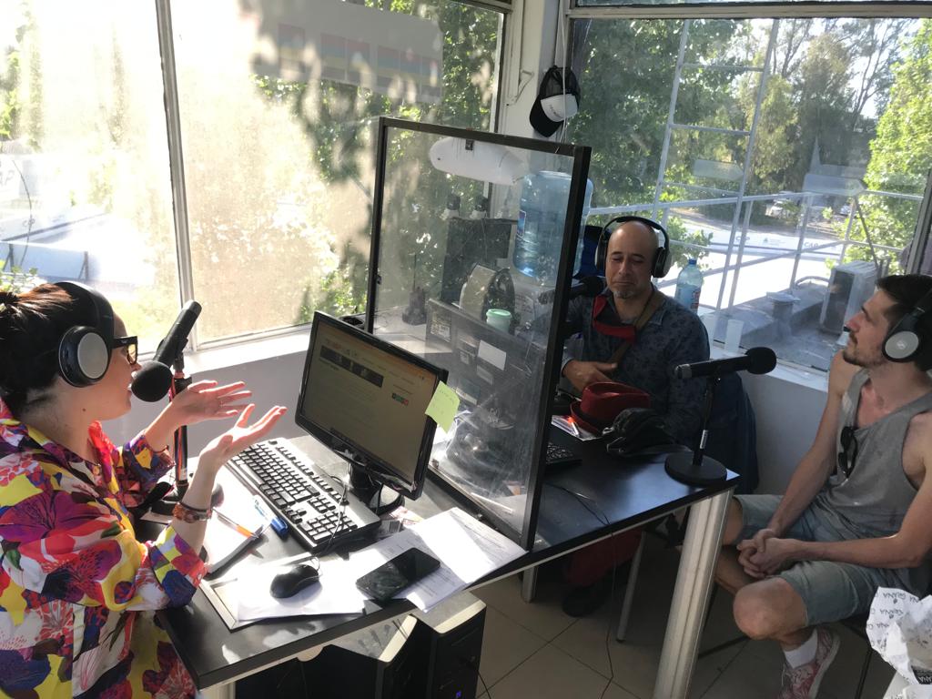 radiotecnopolis's tweet photo. El grupo @AmoresTangos pasó por nuestro estudio para contarnos todo sobre el show que darán a las 18:30 en el escenario del #PatioFederal 💫 @LaPita14 @TecnopolisArg https://t.co/qcvjeGLj7g