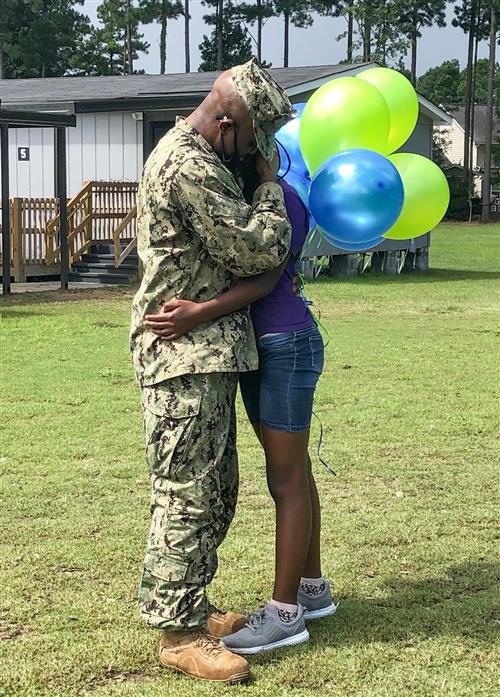 FBPlantation's tweet photo. Throwback to September when @FoxbankSchool fifth-grader Janice Azunie received a surprise visit from her dad, Felix, who had just returned from a 13-month deployment to Diego Garcia. https://t.co/EvvXCYCbGi #FoxbankElementarySchool #FoxbankElementary #BCSD https://t.co/pjzOvgJPtr