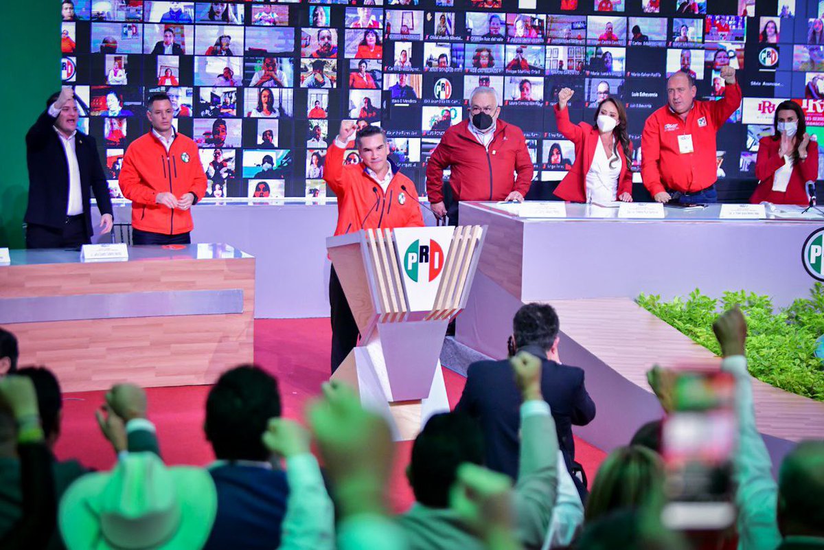alitomorenoc's tweet photo. ¡No hay tiempo que perder! Hay un difícil camino por recorrer y en eso nos vamos a ocupar. El PRI de hoy somos la militancia de base hecha Partido y representamos la cultura del esfuerzo y no del privilegio. https://t.co/o6myn7JD0g