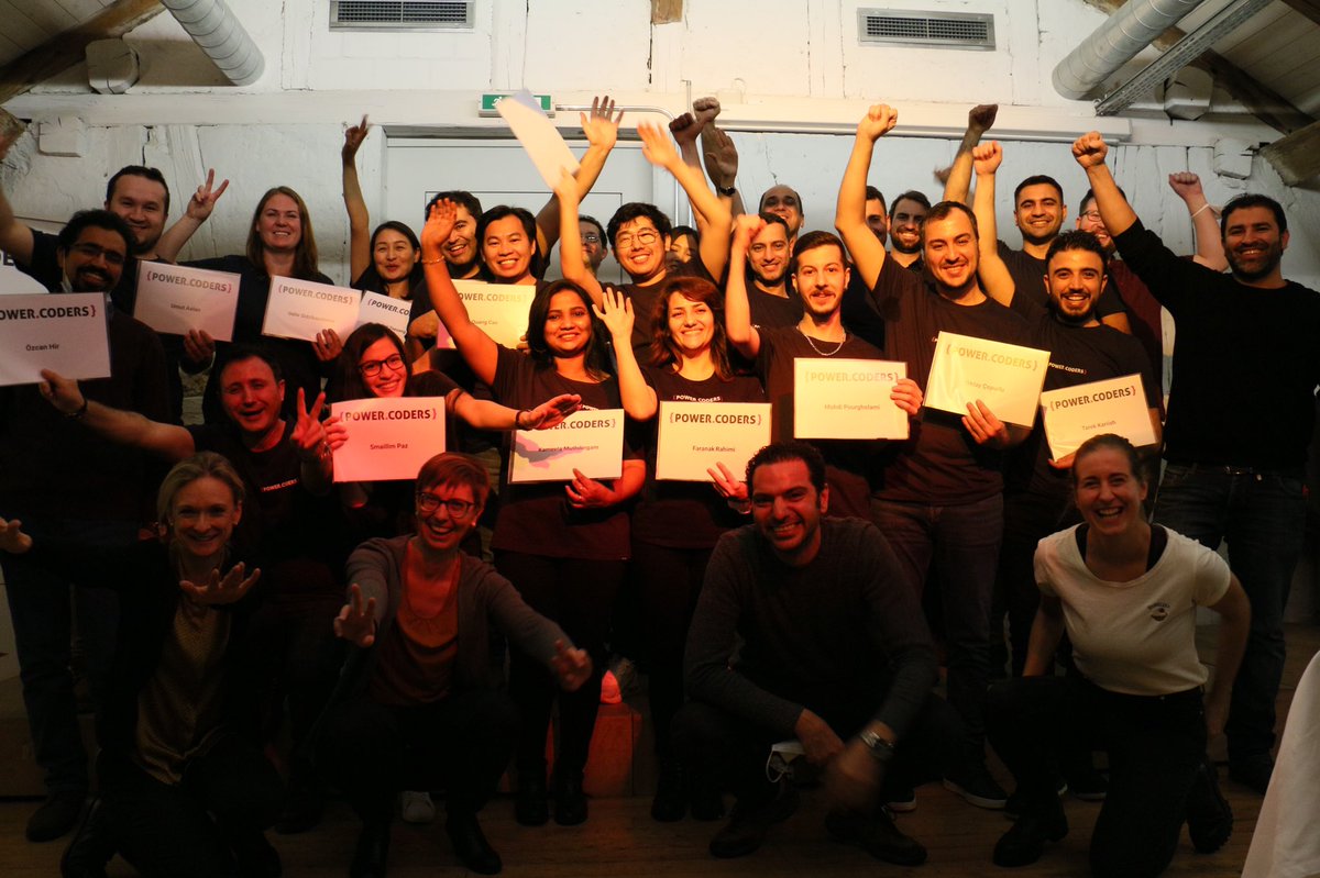 Medix131's tweet image. بالاخره اولین دیپلمم رو تو رشته IT گرفتم 👨🏼‍🎓
#powercoders