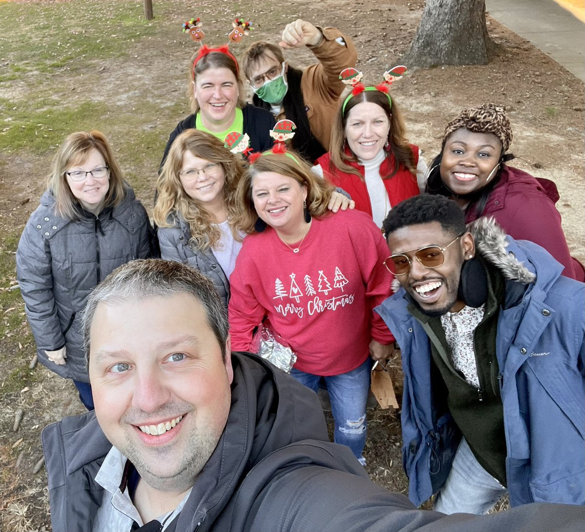 vealt's tweet image. Holiday fun with colleagues! 🍀🧡💙