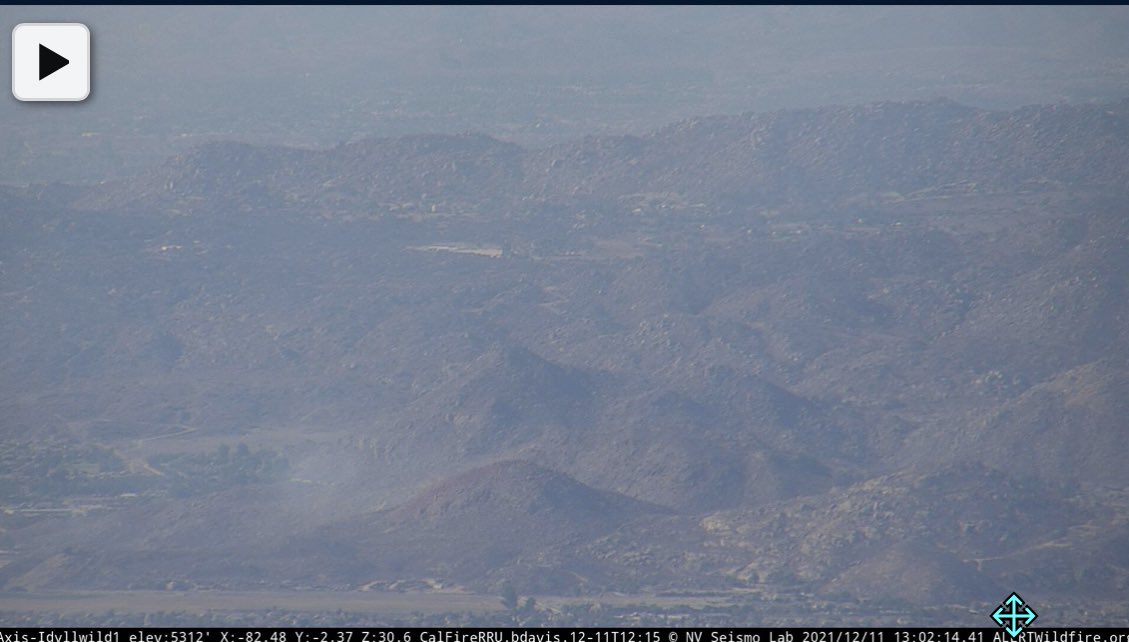 DanielFireTruck's tweet image. Hemet, #WarrenFire, The Fire is currently 25-30 Acres, AA is reporting a spot outside the retardant left flank.