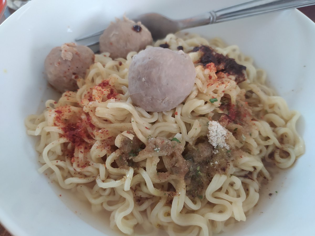 Musim dingin gini makan indomie emang paling pas, apalagi indomie kuahnya seger anget seleraku banget... #TimIndomie #indomie