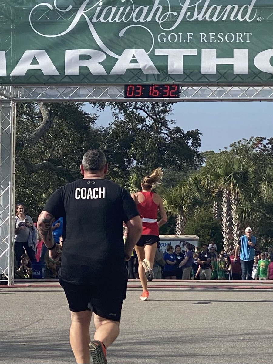 Frau Buckliew tweet media