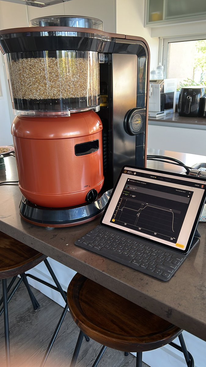 Brewing my first craft beer with <a href="/MyMiniBrew/">MiniBrew</a> . Let’s see how it goes! 😍😍