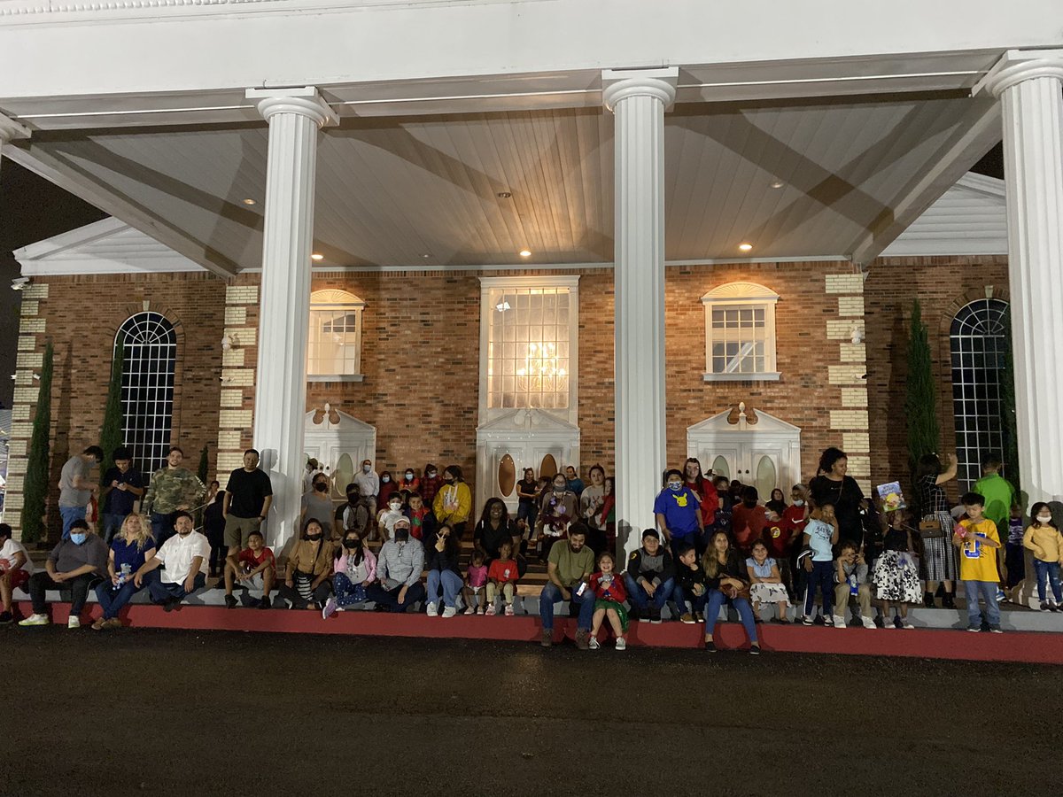 An amazing turnout for our Deaf Ed Winter event last night! 🤟🏼 lots of sugar, socializing, and even a surprise visit from Santa! 🎅🏼🎄💕