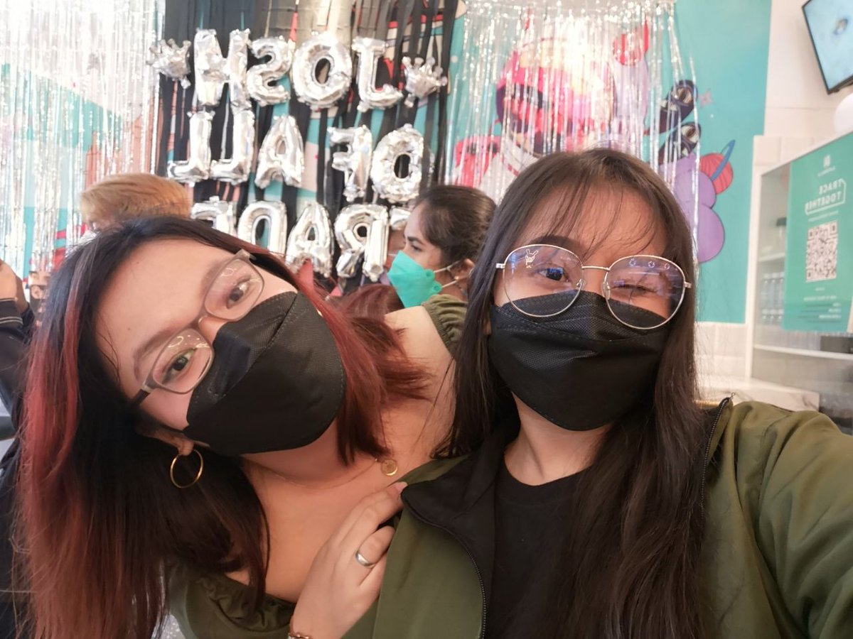 joshmahalima's tweet photo. ngayon lang nakapag post ang lala ng pagod ko kahapon sa biyahe HAHSHAJAJSHZ but its so worth it! iba yung happiness ๐ฅบ thank u sm @BookedForSb19 for letting me be a part of this event ^^ until next time ๐ค๐ค @KasapiSaFreezer
#BookedForJosh
#JoshOfAllTrades https://t.co/feTWAXH2bn