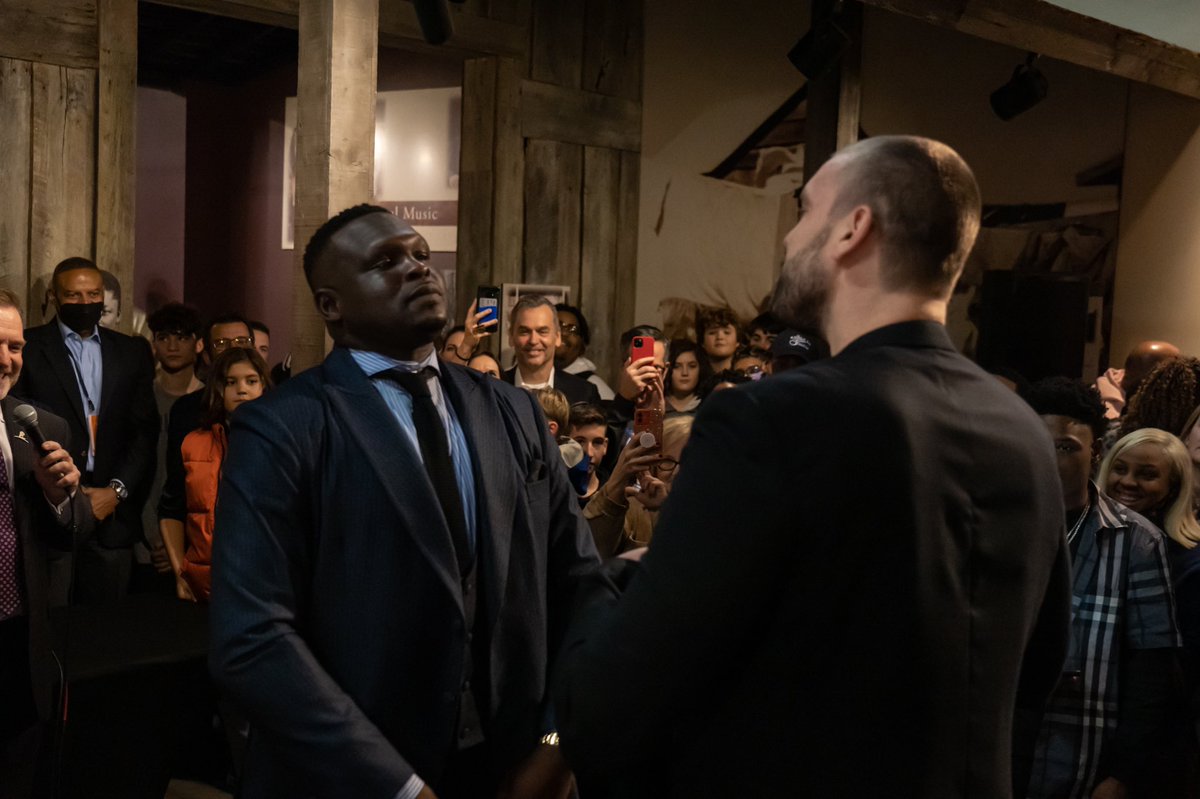 LexiRossMedia's tweet photo. Marc Gasol flew in from Spain today to surprise ZBO at his jersey retirement and the emotion these two shared was something else!!! 📸

@MarcGasol 🤝 @MacBo50 https://t.co/GvEStHNhQM