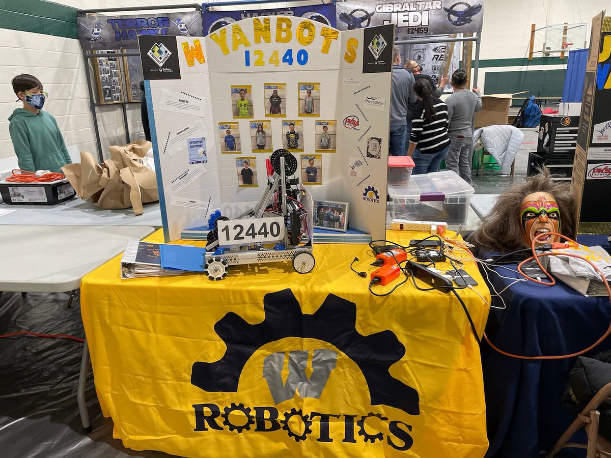 robotics_wms's tweet image. Super proud of our teams today. (12440 and 14158) Both teams got selected for the playoffs and did a great job with the judges. Team 12440 won the Motivate award and qualified for the State Finals next week. Congrats to all the teams!