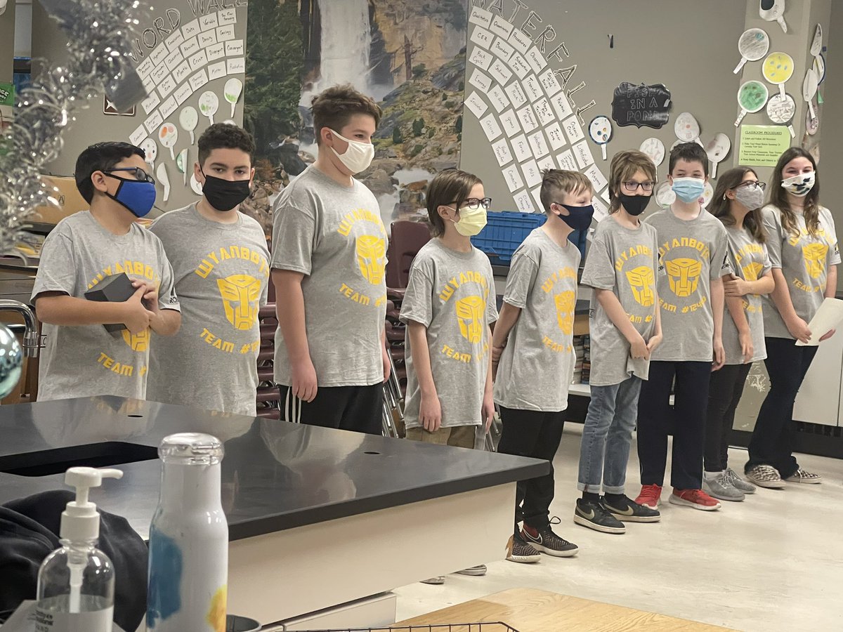 robotics_wms's tweet image. Super proud of our teams today. (12440 and 14158) Both teams got selected for the playoffs and did a great job with the judges. Team 12440 won the Motivate award and qualified for the State Finals next week. Congrats to all the teams!