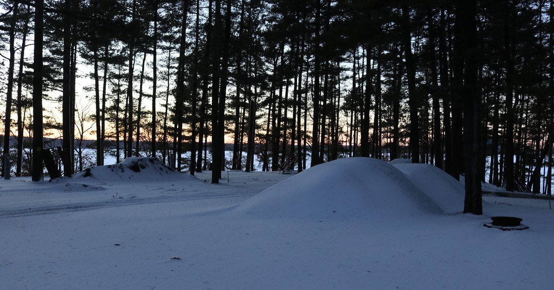 HolidayShoresWI's tweet photo. Our first snow of the season. It's a winter wonderland in our beautiful campground! #winterwonderland #snow #winter #firstsnow #sunset #wisconsinwinters #wisconsin https://t.co/Czxld8wP9Z