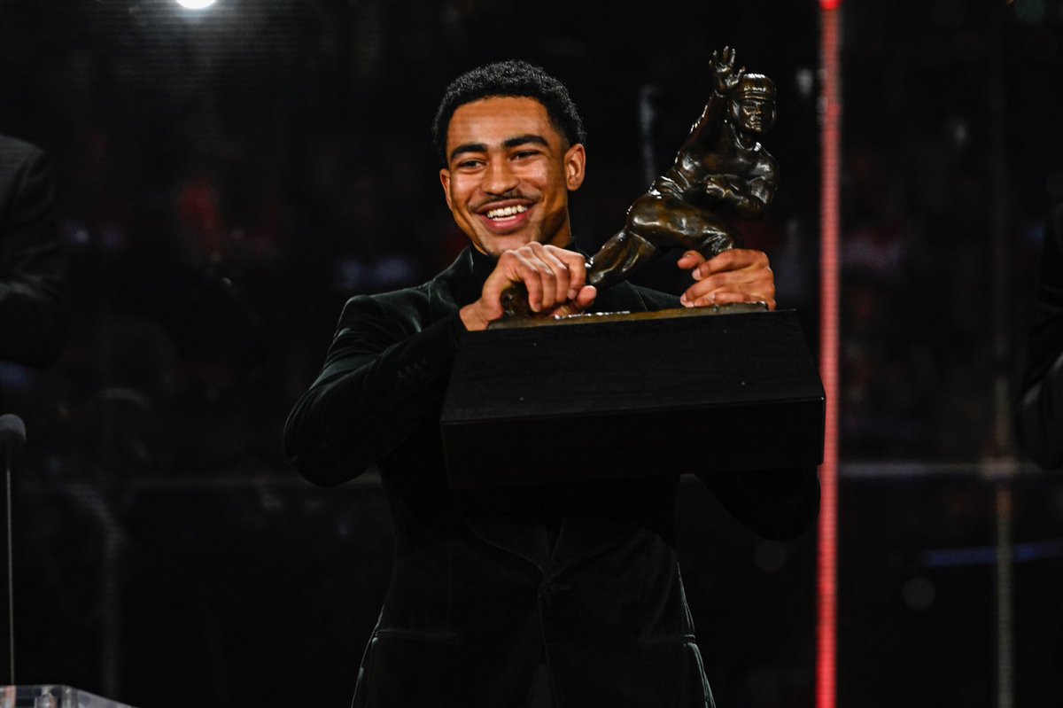 HeismanTrophy's tweet image. Congratulations to @AlabamaFTBL quarterback Bryce Young, the 2021 Heisman Trophy winner!