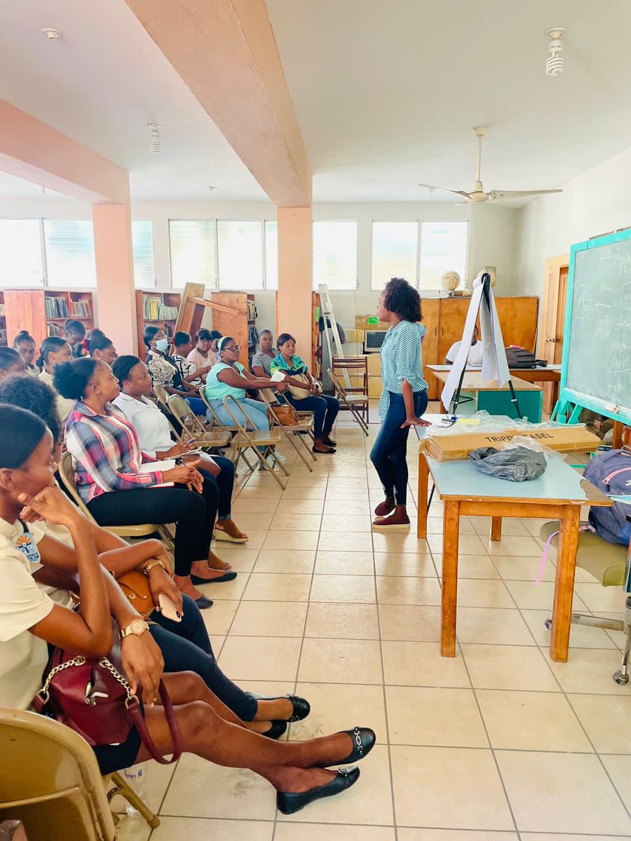 CarineLouis3's tweet photo. Le combat continue 🙌
Formation pour Les étudiantes finissantes en nursing de L'UNDH ✊.
#Prevention, prise en charge...
#VBG
#unepassion
#uucombat
#unengagement
#OrangeTheWorld
#tous pour une 💝💝
#genderactivist 👌
#humantraining https://t.co/2zl1Eplcfu