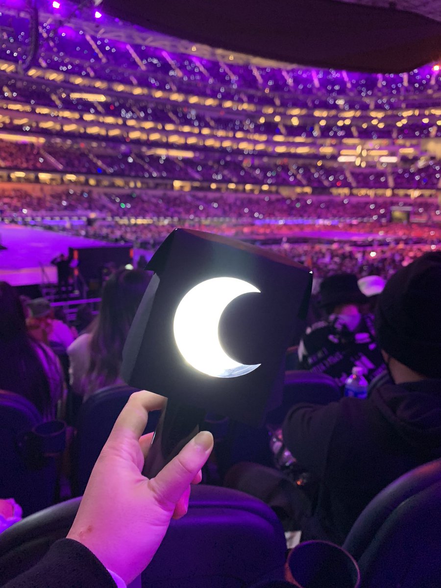 Let’s throw back to this beautiful moment 💜 #moonforjin #moonforjinLA @BTS_twt #PTD_ON_STAGE_LA #PTD_ON_STAGE_LA_Day4