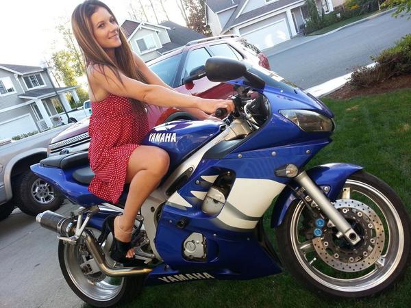 CalumG48's tweet photo. @yourmandygirl 
What can you remember about this, Mandy?
Is that your motorbike?
Can you ride a motorbike? 
How long ago was this?
Your neighbourhood?
#Motorbike #SexyGirl #SexyWoman 
https://t.co/AA04j8Z2ck https://t.co/kUMQMAy7ZO
