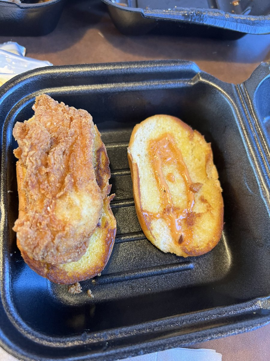Jchrist83's tweet photo. @Zaxbys thanks for letting my purchase extra sauce just so I can have sauce on my nibbler. #olatheks #coldchicken https://t.co/hyDpsHBPCk