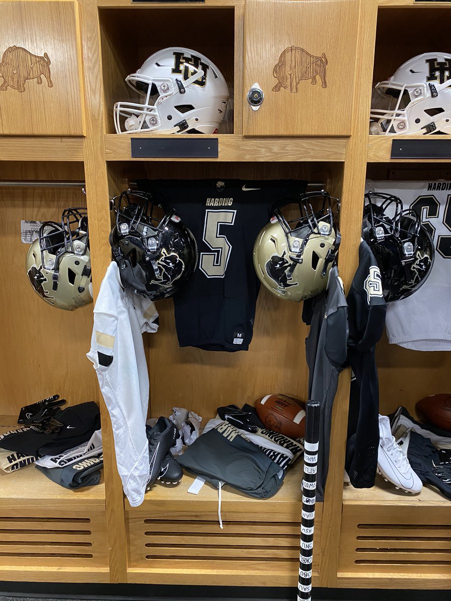 Ethanb_17's tweet photo. Had an amazing time unofficially visiting and touring @Harding_FB Thank you so much for showing me around this incredible facility @Coach_Blank ! https://t.co/lf9HYVdBio