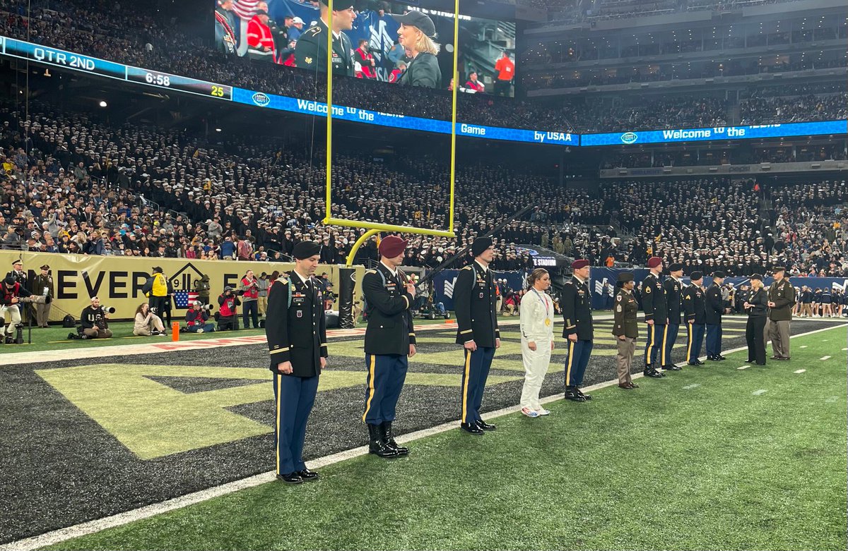 SecArmy's tweet photo. Army is leading 13-7 at halftime! @ArmyChiefStaff, @16thSMA, and I had the opportunity to honor 10 Soldiers representing the finest qualities of the @USArmy. https://t.co/XVTQWMBiJ3