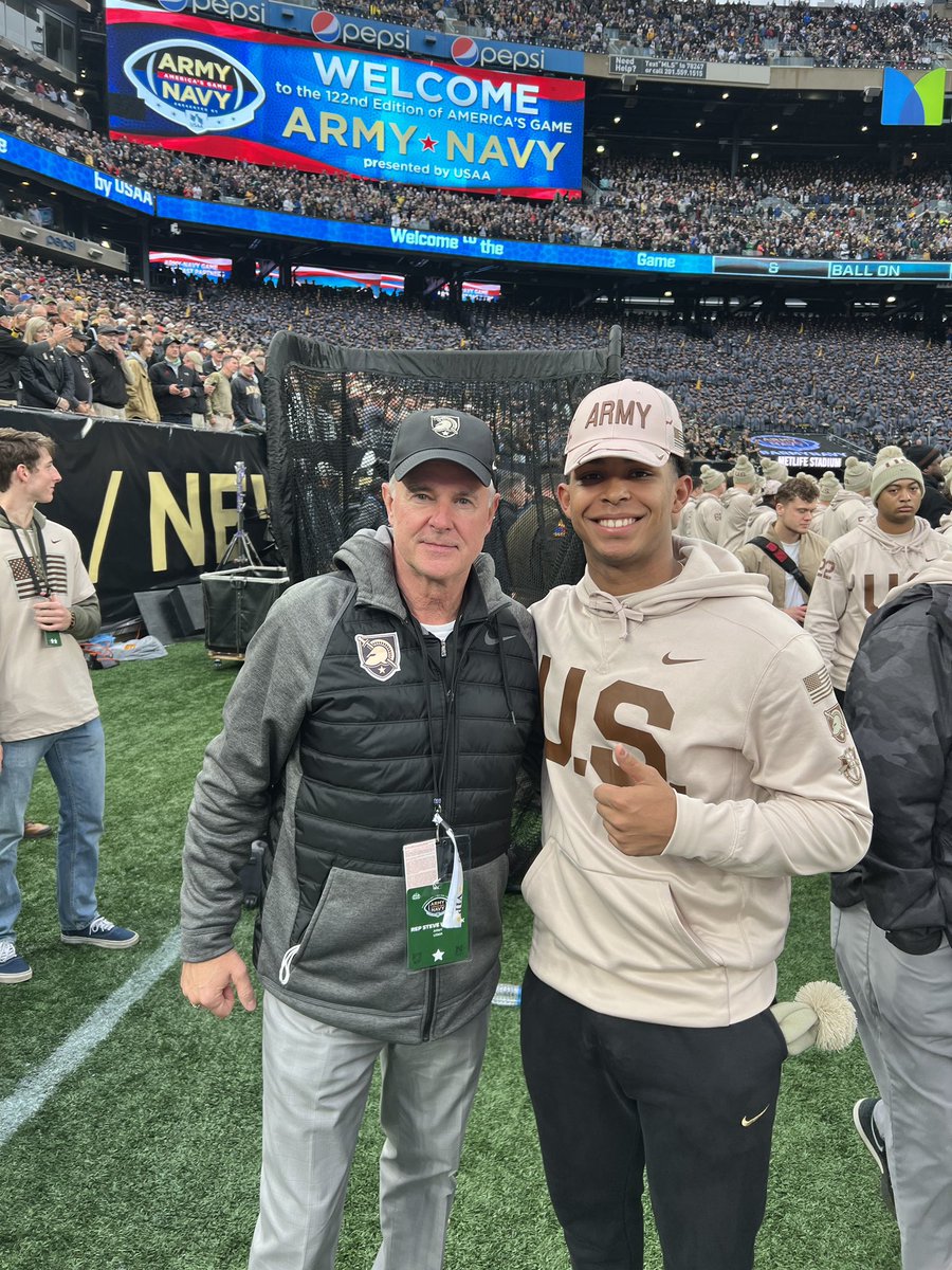 rep_stevewomack's tweet photo. Gary Phillips—a @VanBurenHS graduate—proudly repping #AR3 as a @WestPoint_USMA cadet and member of the @ArmyWP_Football Team. These young patriots on the field and in the stands are all following a journey to defend our great nation. Go Army, Beat Navy! 🇺🇸🇺🇸🇺🇸 #DutyHonorCountry https://t.co/5HljRv33RU