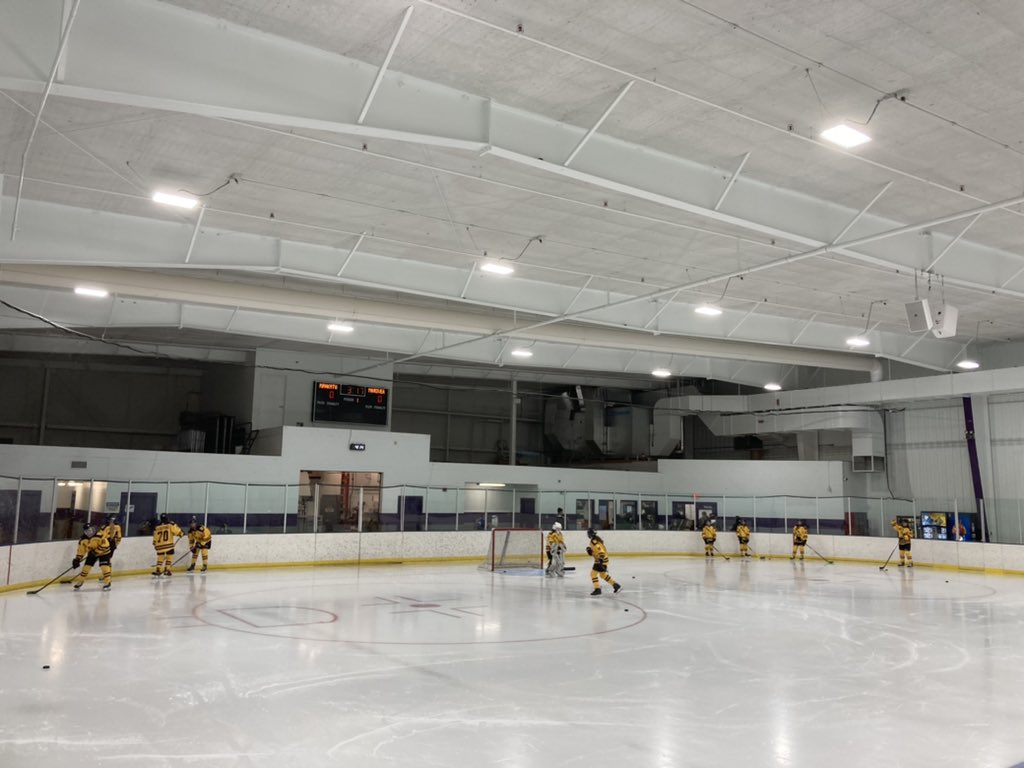 Mankato15UB's tweet photo. Breaking out the yellows! https://t.co/ZGcCxcijVL