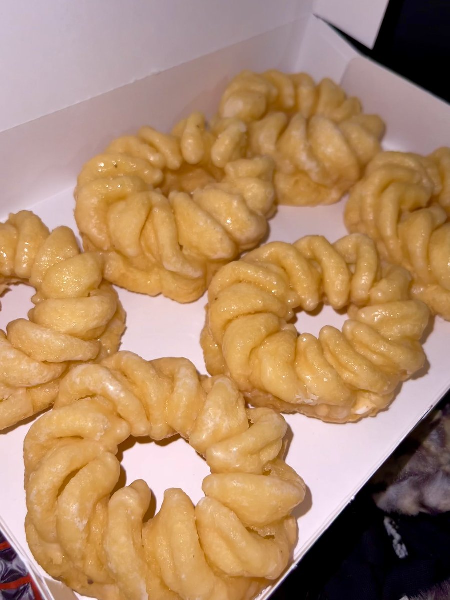diizzzzle's tweet photo. Best. Donuts. Ever. https://t.co/Hvh7eRQY5j