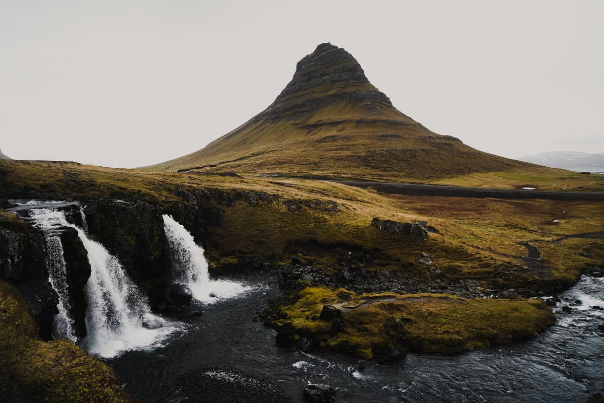 sophiedhen's tweet photo. Happy #InternationalMountainDay to Iceland, the best to ever do it https://t.co/RRIP2VBYZl