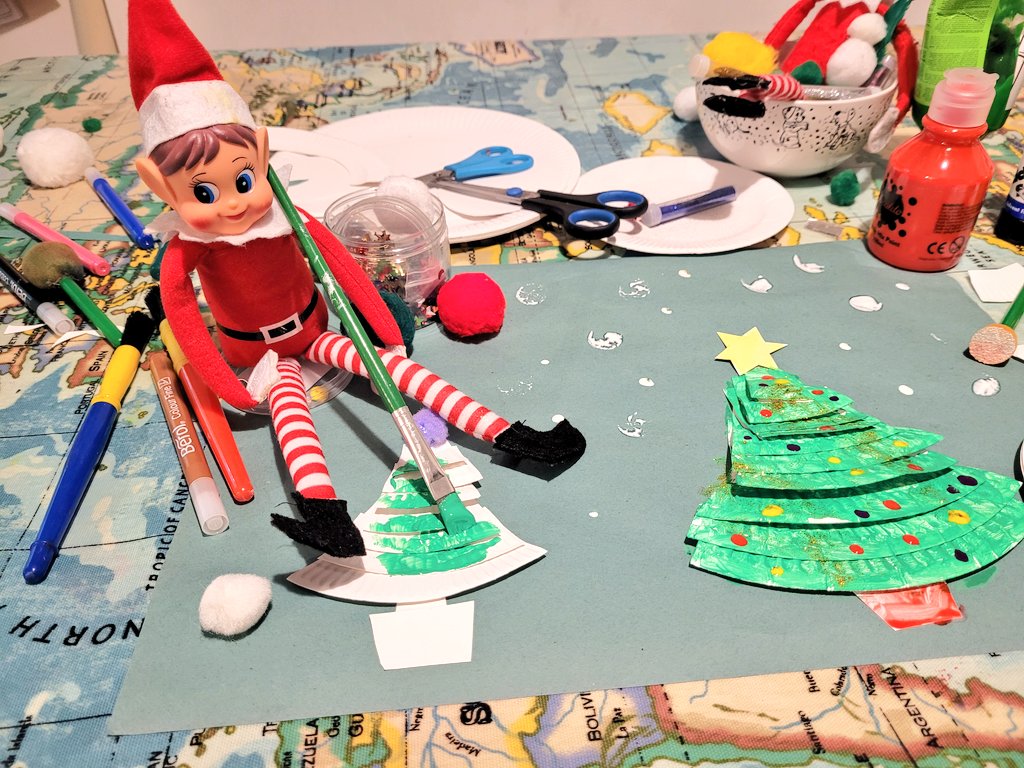 Running2staysa1's tweet photo. The elves have found paint and glitter, yay! with thanks @DarrellWakelam for the paper plate Xmas tree idea for our #elfactivities . Not so artistic but the elves are tired & I have a 6am alarm to get up & run before going to be run director at junior parkrun. #crafts #elves https://t.co/c5PRgV3l5R