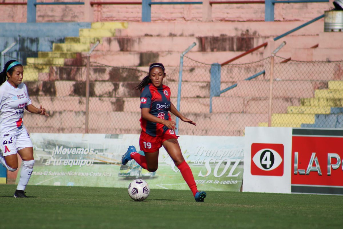 radioyskl's tweet photo. Final femenina
#CDFAS 1-1 #AlianzaWomen
Balón de fútbolFrancisca González (FAS)
Balón de fútbolPaola Calderón (AlianzaW)
#PartidoIda
Fotos:
@wmenjivar33 https://t.co/J1TUPXvabS