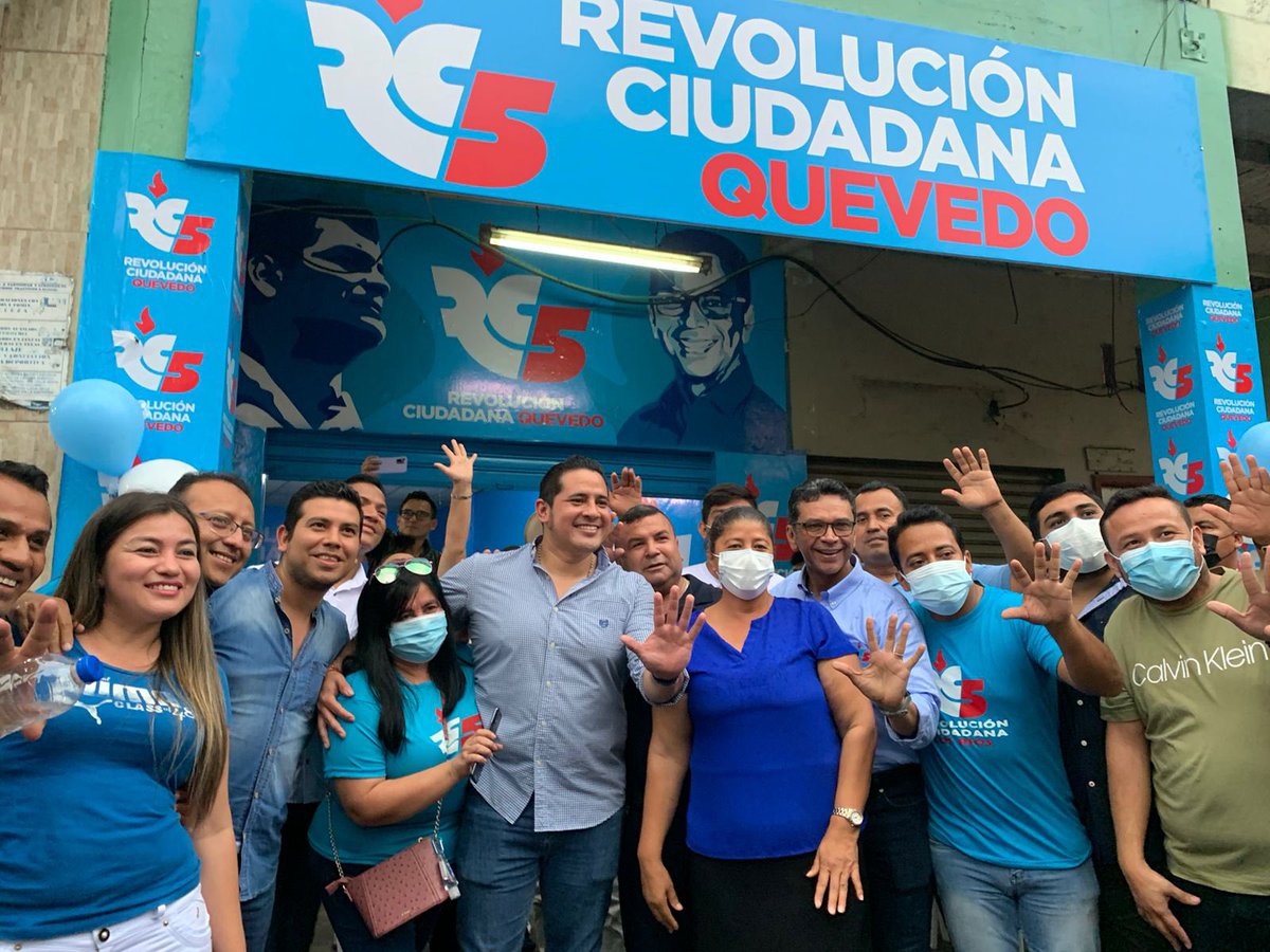 RonnyAleagaS's tweet photo. Nuestro proyecto político sigue creciendo en #LosRíos. 
¡Qué alegría poder reencontrarnos con los compañeros en la nueva casa de la Revolución Ciudadana Quevedo! 
Que este sea un espacio amplio para la formación de nuevos cuadros y liderazgos. 
¡Cuenten conmigo siempre! https://t.co/09xMsby0VY