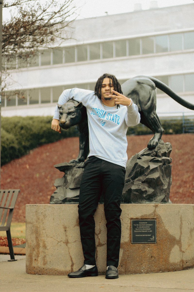 NicoSZN's tweet photo. now they hate to see a young black man with a college degree 👨🏽‍🎓 #GoatOut https://t.co/bA89rlBEH0