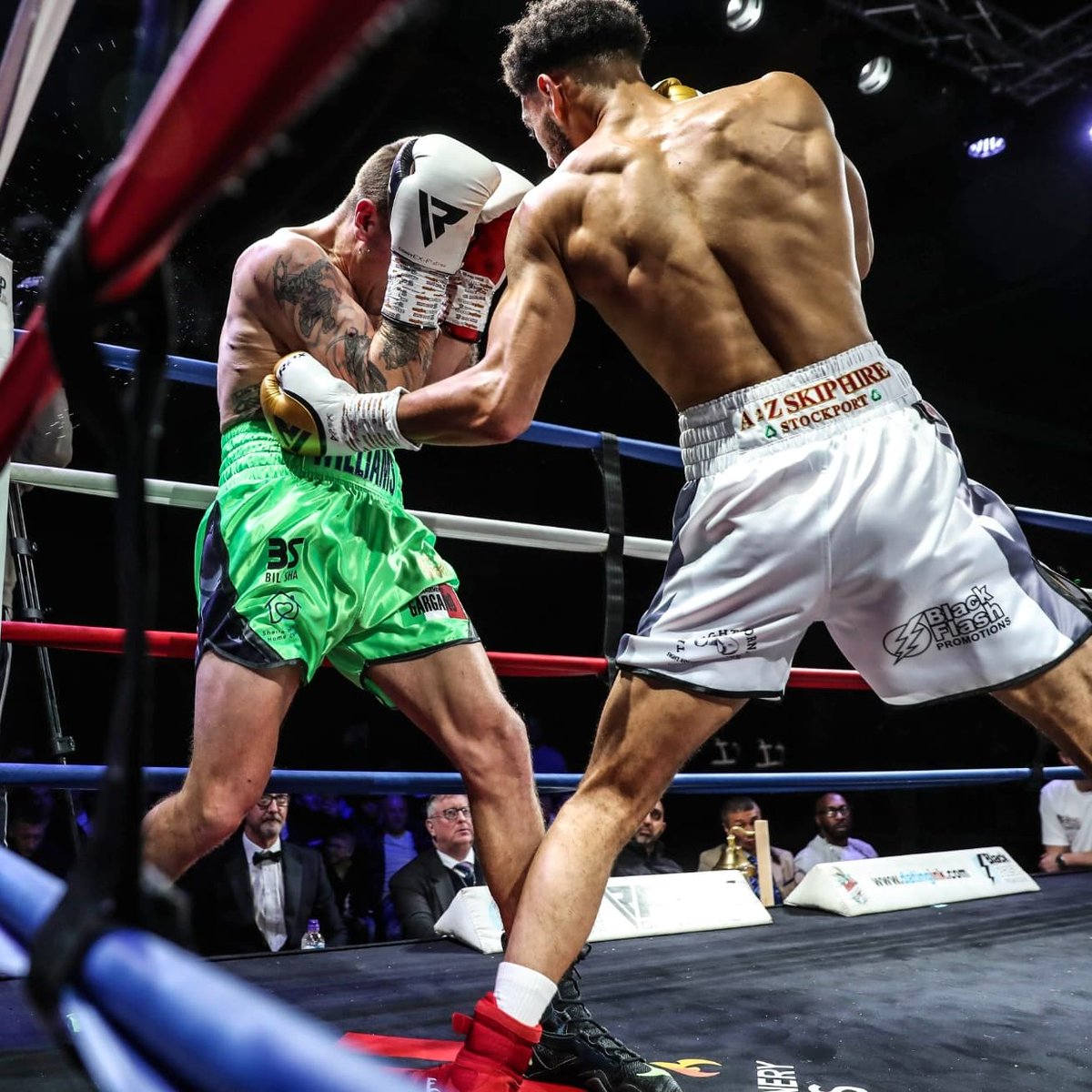 BlackFlashPromo's tweet photo. Devastating Finish! π₯π₯
@brown_niall with another Performance of the night contender tonight from 'The Power' ππ₯
Niall moves to 4-0 with a quick set of wins since his debut in July.
2020 is looking exciting for you! π
#middleweight #boxingprospect https://t.co/MAm9eKkIx1