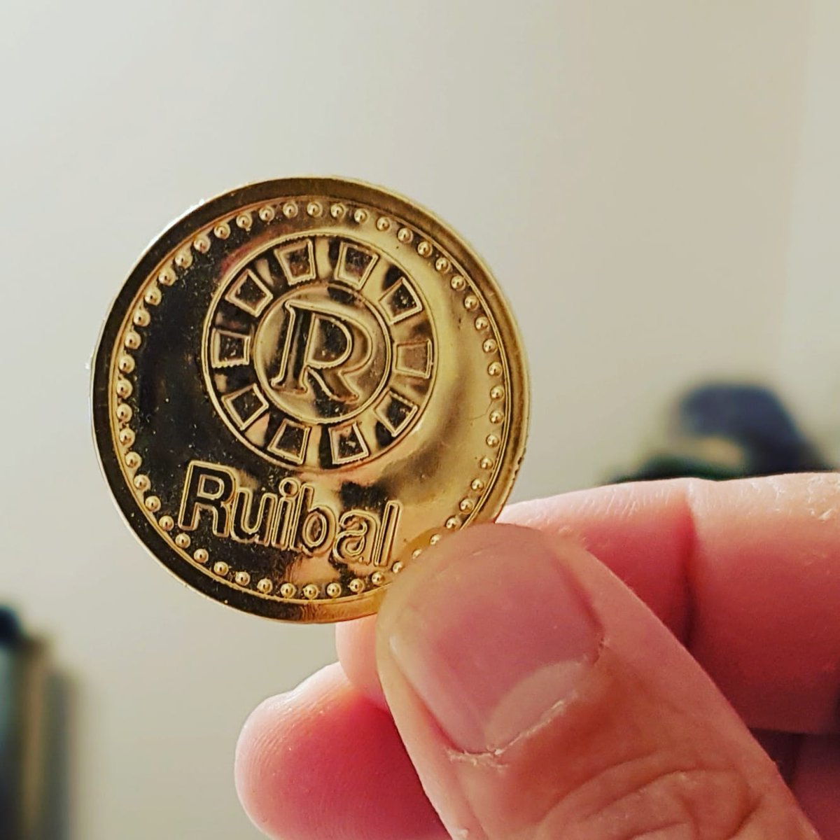 Que Bitcoin ni Bitcoin...
La mejor moneda virtual es la CriptoRuibal 😄😄