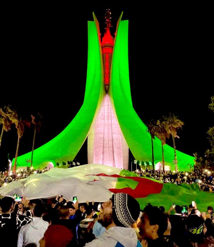 Esraa___12's tweet photo. الحمدلله على الفرحة عقبال لنهائي يارب 🇩🇿🇩🇿🎉💕💃
#الجزاير_المغرب https://t.co/2XESE854tf