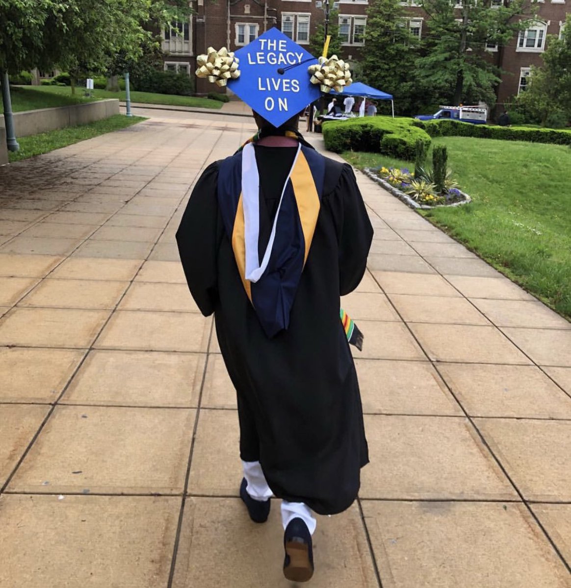 iamtycole's tweet photo. #HotBoyGraduation #HotGirlGraduation 

Oh heyy fellow alum 😉 https://t.co/VC7WF0cbwv