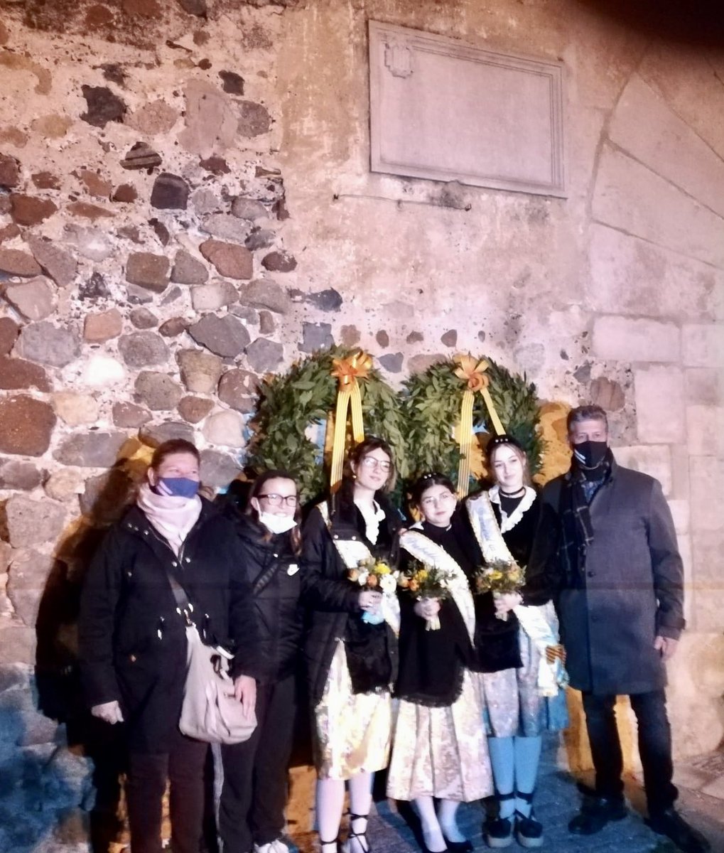 lluisabella's tweet photo. A l’acte de Commemoració #Setge #Cambrils 1640. La glossa ha anat a càrrec de la rectora de la @universitatURV María José Figueras. També assistit la delegada del @govern al @camptarragona @mtpallares , el #pubillatge i les entitats que mai falten #cambrilscultura https://t.co/ZxQ2Hhp2ty