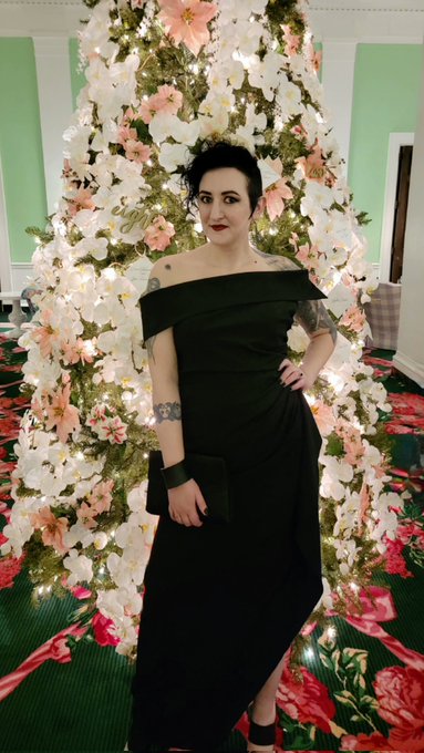 Oh hey. I look good with clothes, too https://t.co/qy06uZ3ETd<a href="/tag/newprofilepic"class="tags"><span>#newprofilepic</span></a>